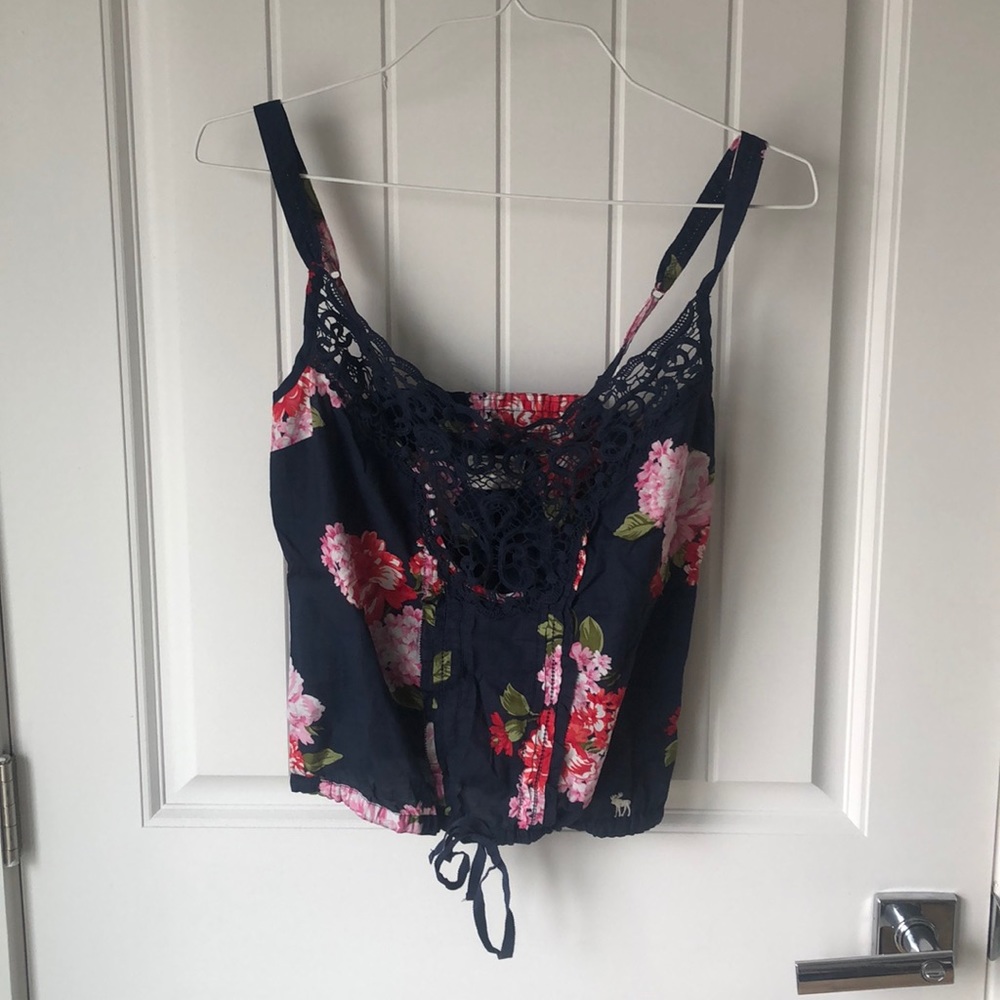 NWOT Cute Navy floral Abercrombie tank
